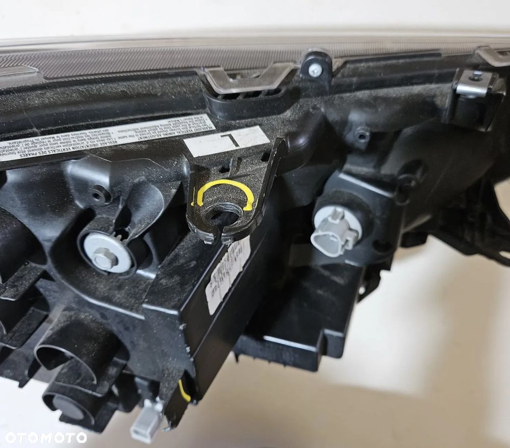 Lampa przednia lewa TOYOTA RAV4 2022 - - 8