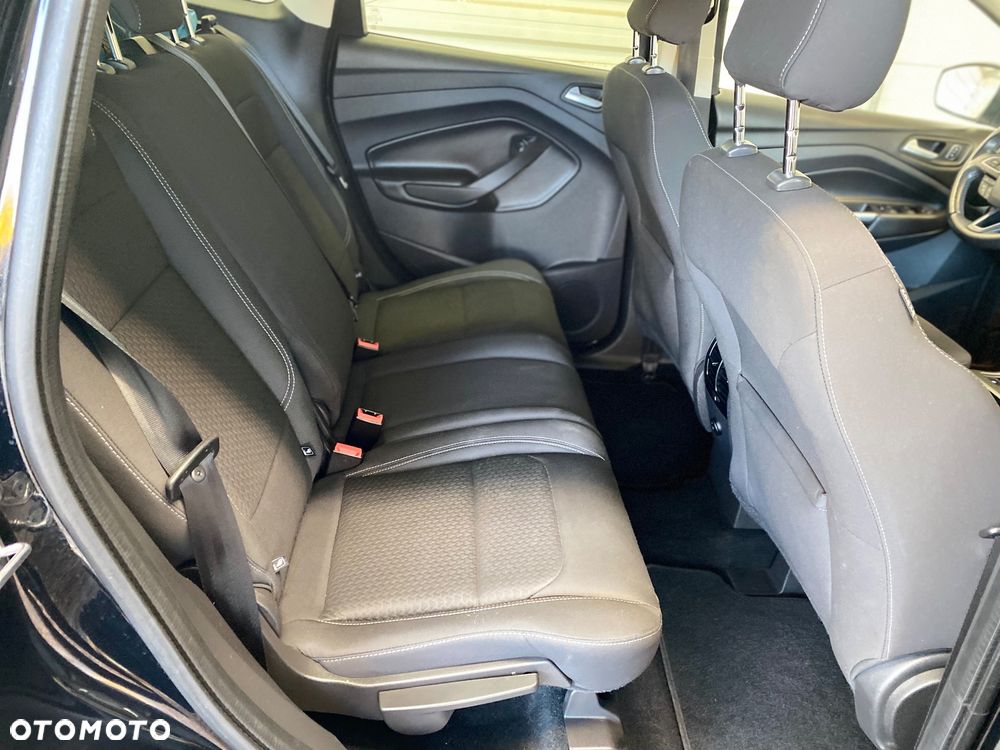 Ford Kuga 2.0 TDCi 2x4 Titanium - 16