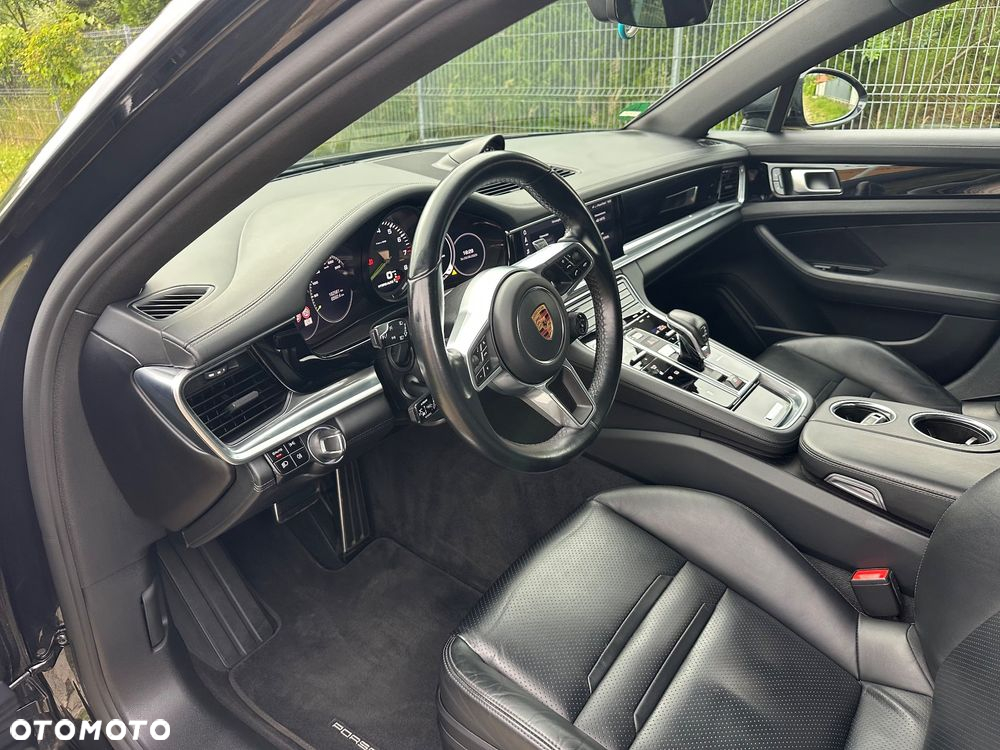 Porsche Panamera 4 E-Hybrid - 8