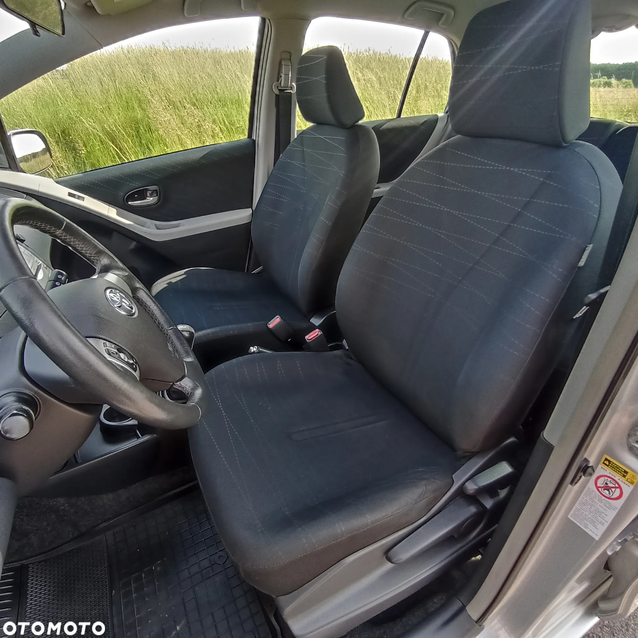 Toyota Yaris 1.3 Prestige - 6