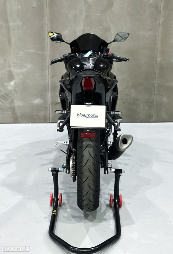 Yamaha R 3 - 12