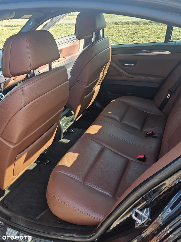BMW Seria 5 535d xDrive - 28