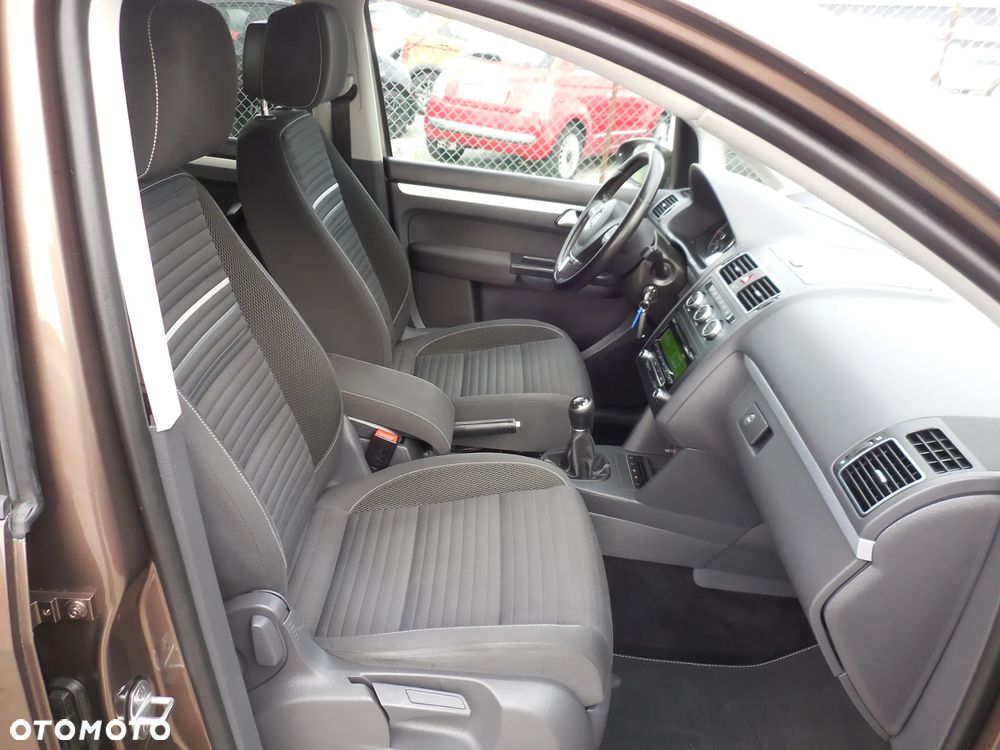 Volkswagen Touran 2.0 TDI DPF BlueMotion Technology Comfortline - 11