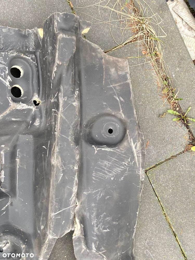 WYGŁUSZENIE ŚCIANY GRODZIOWEJ LAND ROVER DEFENDER L633 - 5