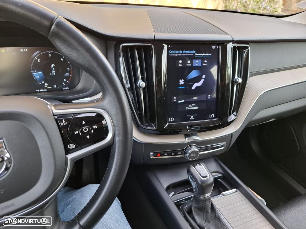 Volvo XC 60 2.0 D4 Inscription AWD Geartronic - 5