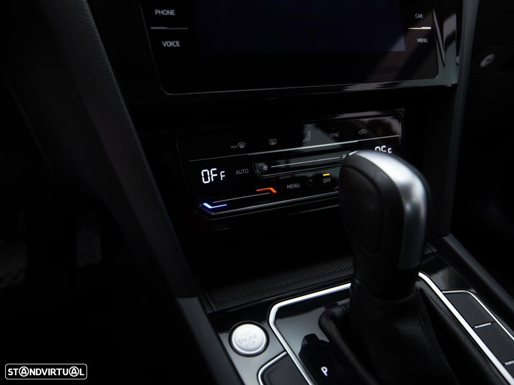 VW Passat Variant 2.0 TDI Business DSG - 16