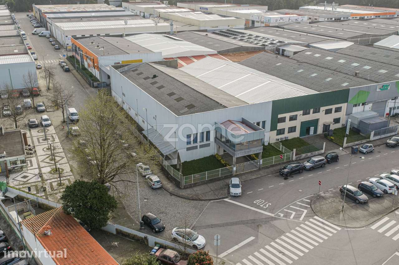 Armazém Industrial com 1100m² na Maia - Grande imagem: 2/29