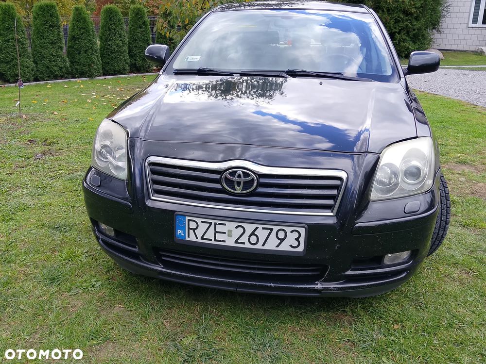 Toyota Avensis - 18