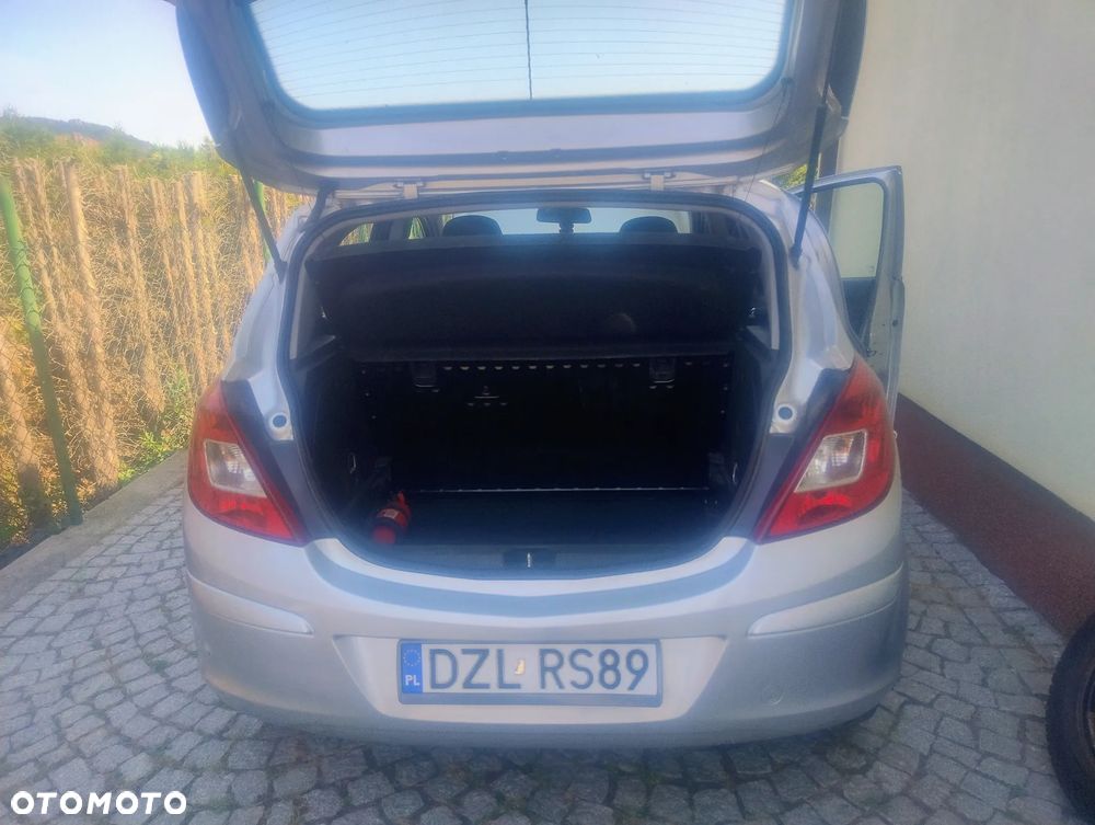 Opel Corsa 1.2 16V Cosmo - 1