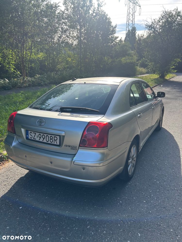 Toyota Avensis 2.0 D-4D Sol - 11