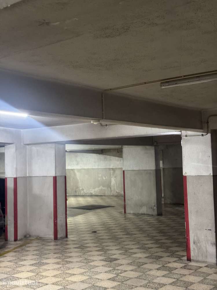 Garagem em Amoreiras com boa localização - Grande imagem: 2/2