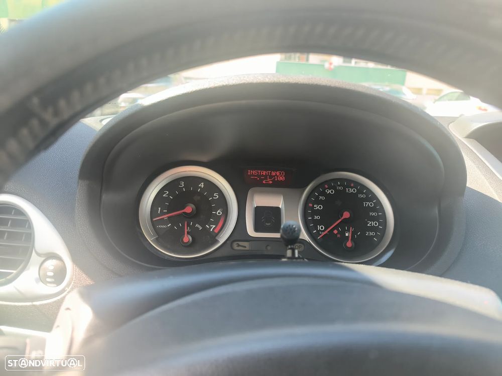 Renault Clio 1.2 16V Dynamique - 24