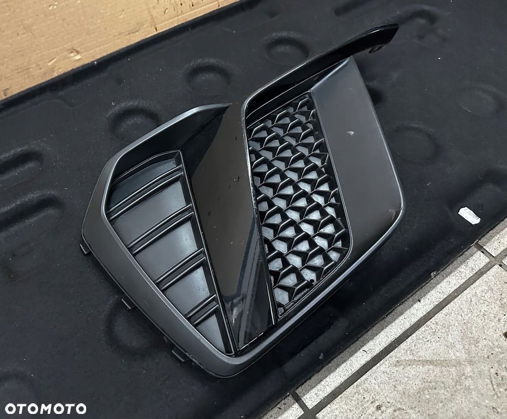 AUDI A1 S-LINE KRATKA LEWA 82A807681D 82A807717 - 3