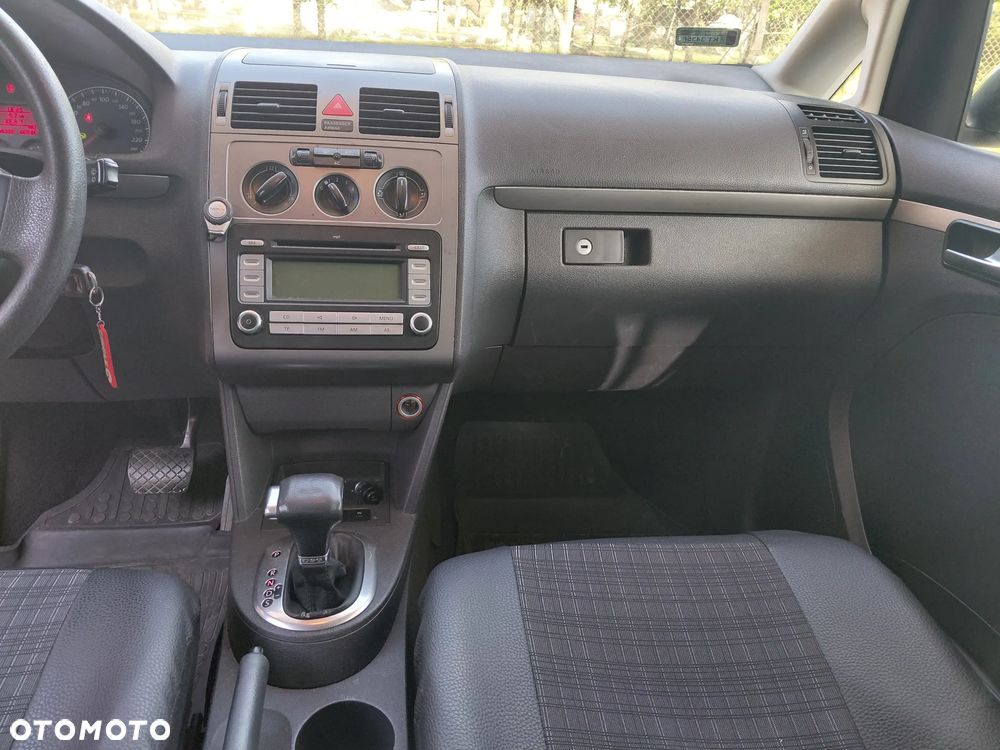 Volkswagen Touran - 13