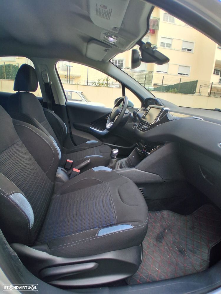 Peugeot 208 - 15