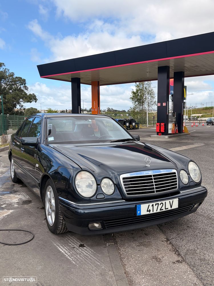 Mercedes-Benz E 200 - 2