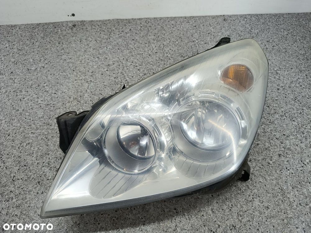LAMPA PRZÓD LEWA OPEL ASTRA H 13239288 1EG270370-41  HELLA - 1