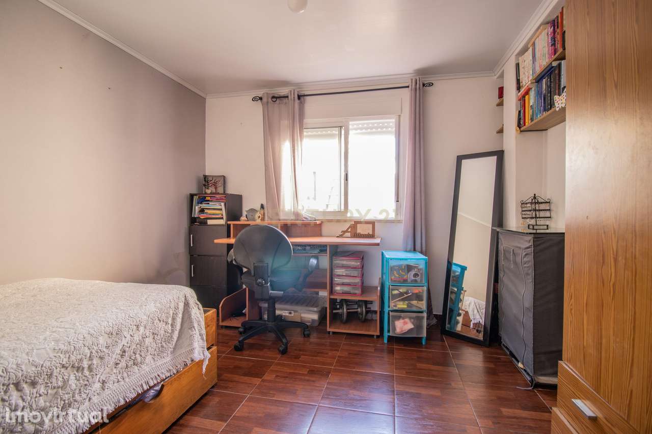 Moradia T3 Com Espaço Exterior a 3km do Hospital da Luz - Grande imagem: 5/39