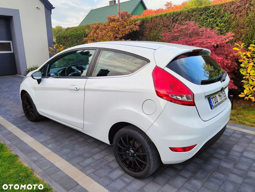 Ford Fiesta 2010 photo 4
