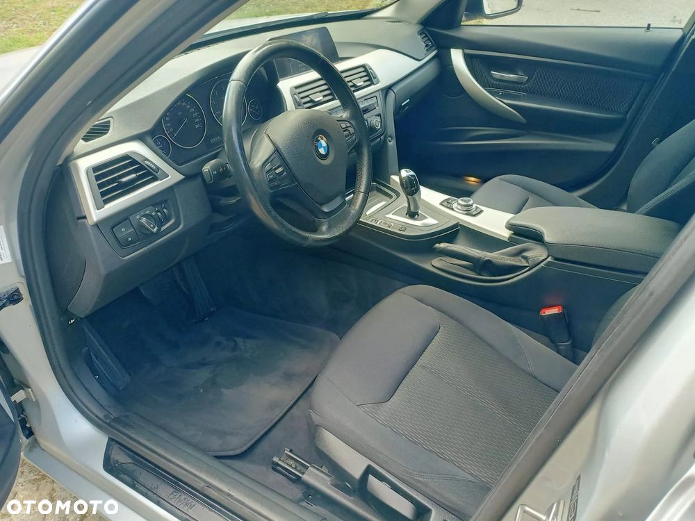 BMW Seria 3 320d Touring Sport-Aut - 13