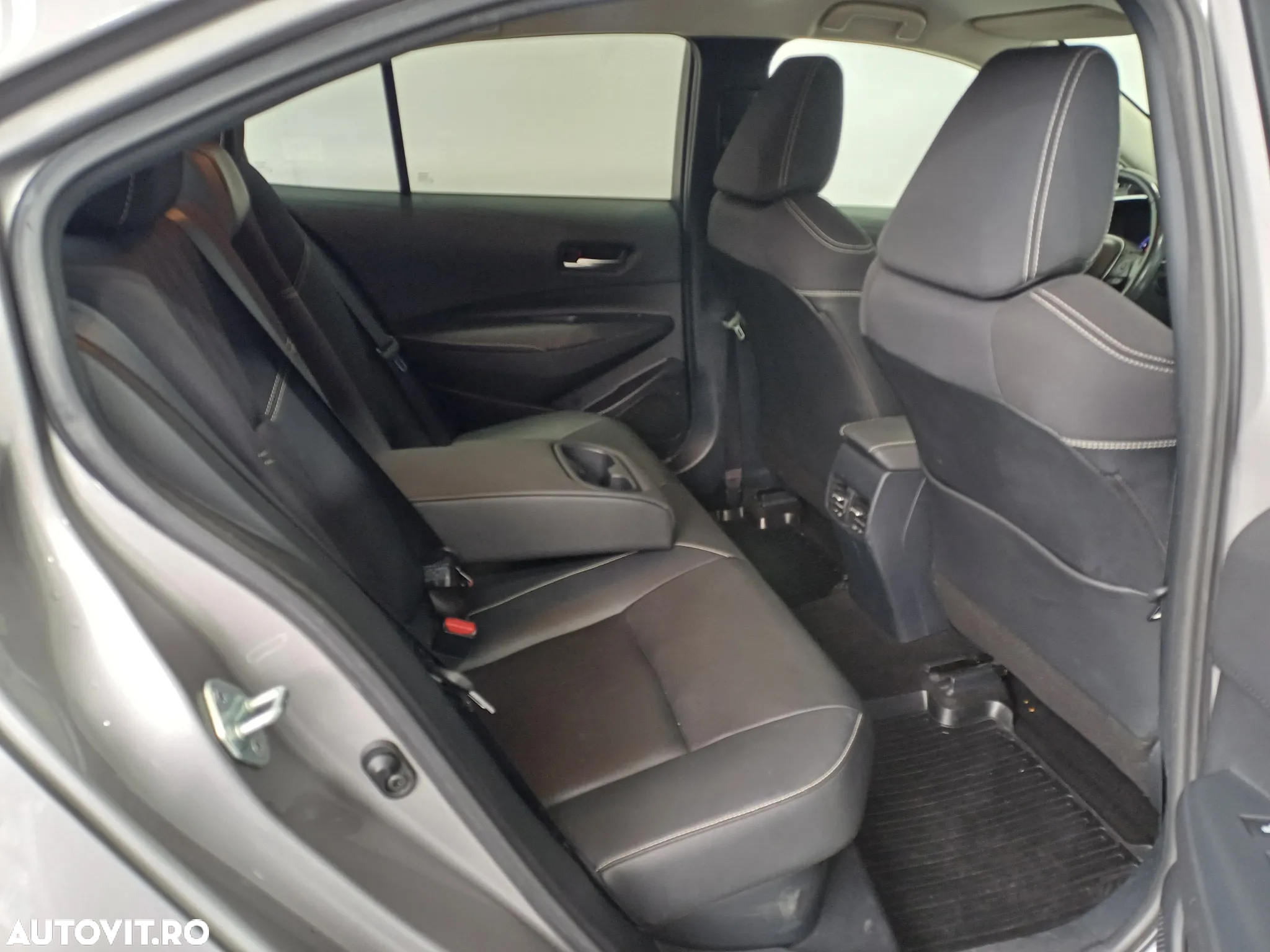 Toyota Corolla 1.8 HSD Exclusive interior Negru - 25