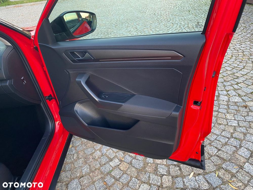 Volkswagen T-Roc - 32