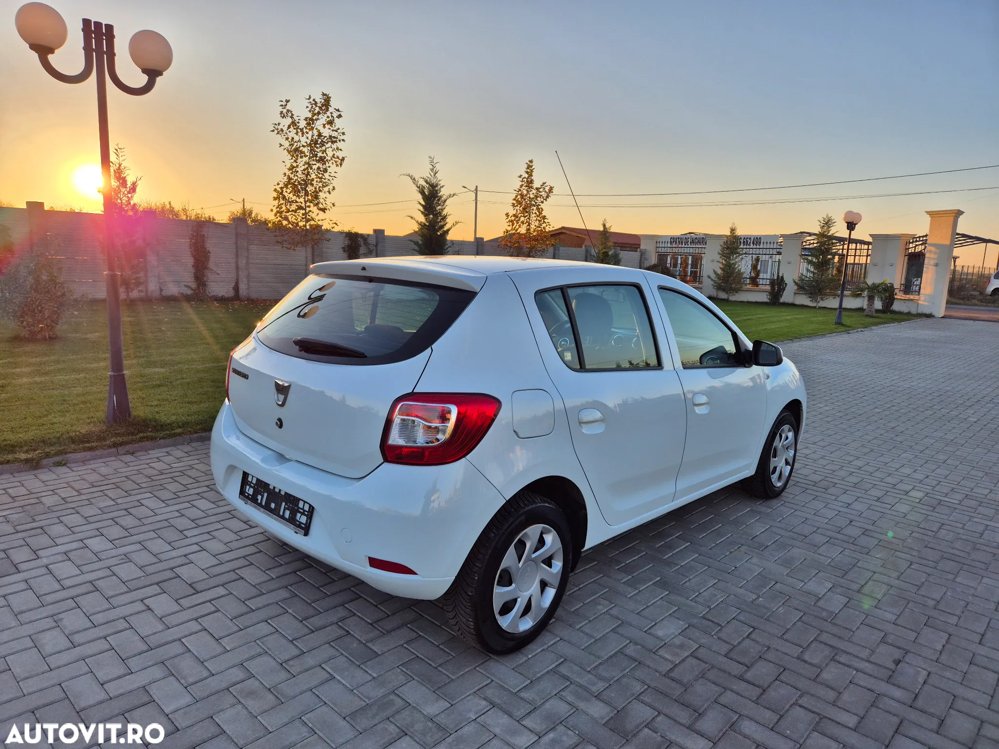 Dacia Sandero 1.2 16V 75 Laureate - 6