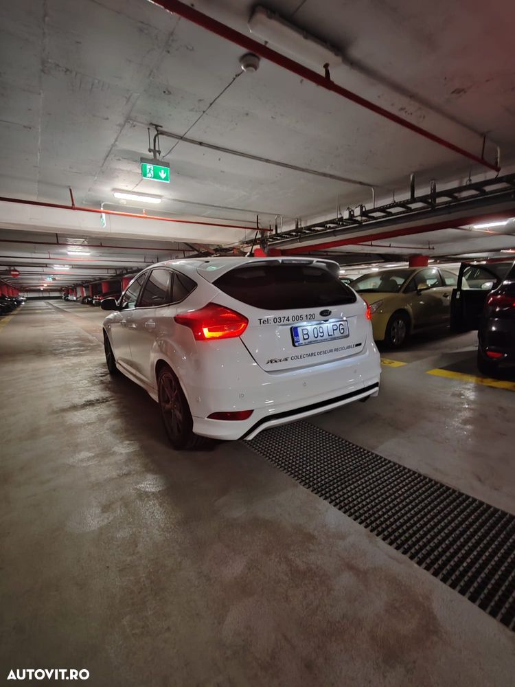 Ford Focus 1.5 EcoBoost ST-Line - 8
