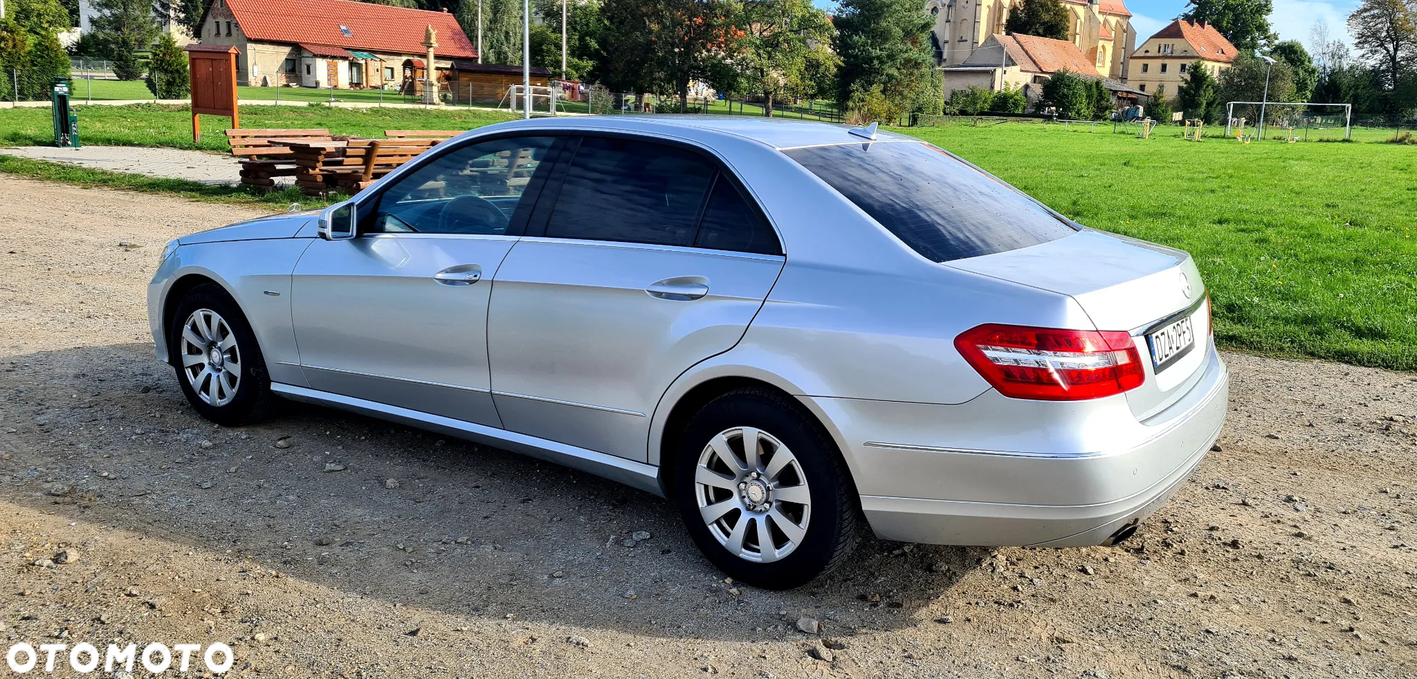 Mercedes-Benz Klasa E 250 T CGI BlueEFFICIENCY Automatik Avantgarde - 3