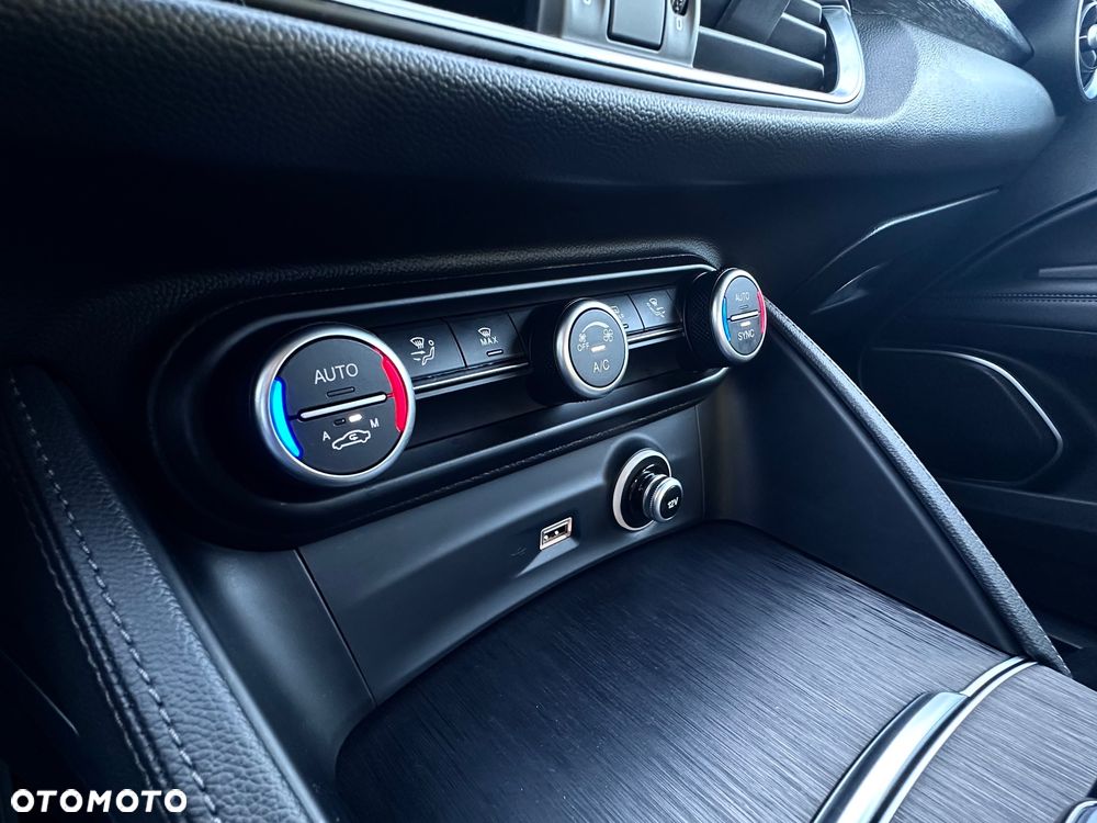 Alfa Romeo Stelvio - 28