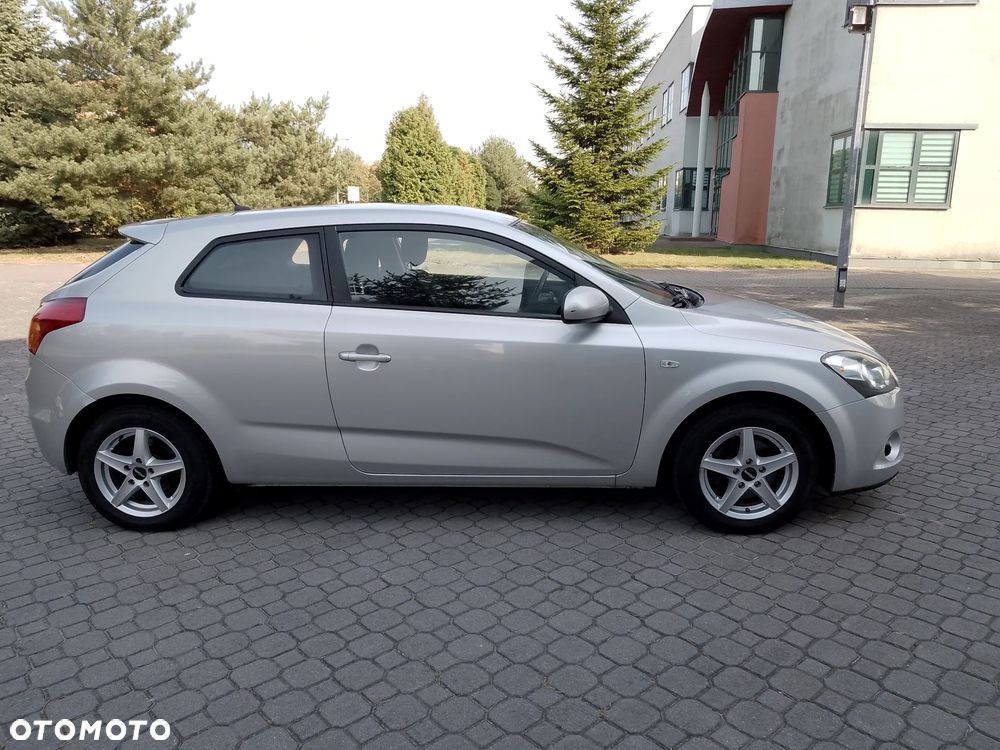 Kia Ceed 1.6 CVVT Dream-Team Edition - 3
