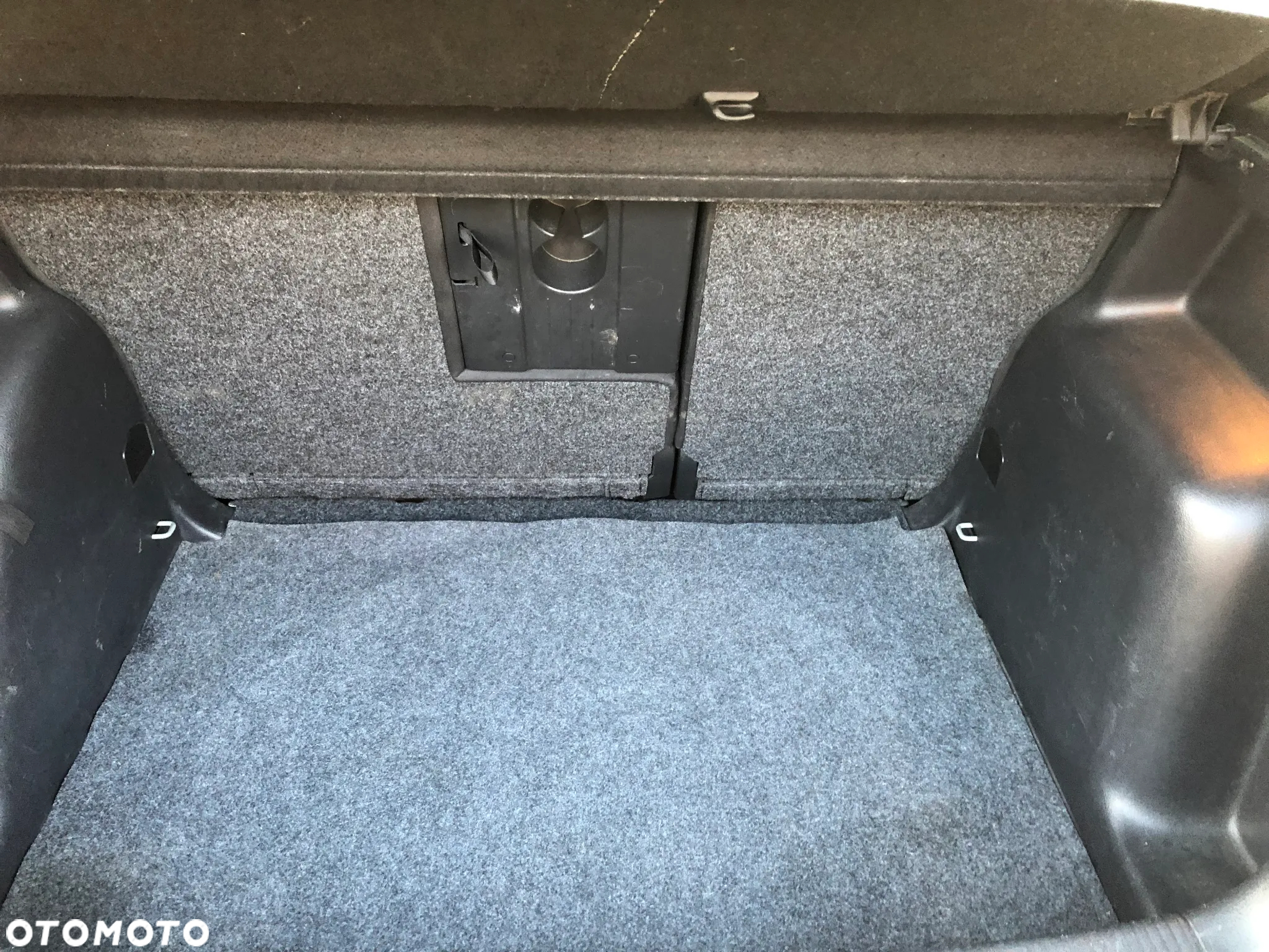 Volkswagen Golf Plus 1.6 TDI BlueMot Comfortline - 9