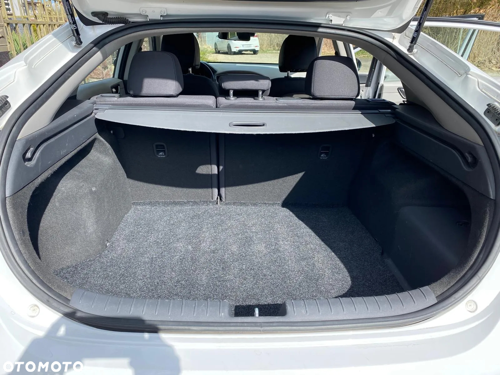 Hyundai IONIQ hybrid Business - 16