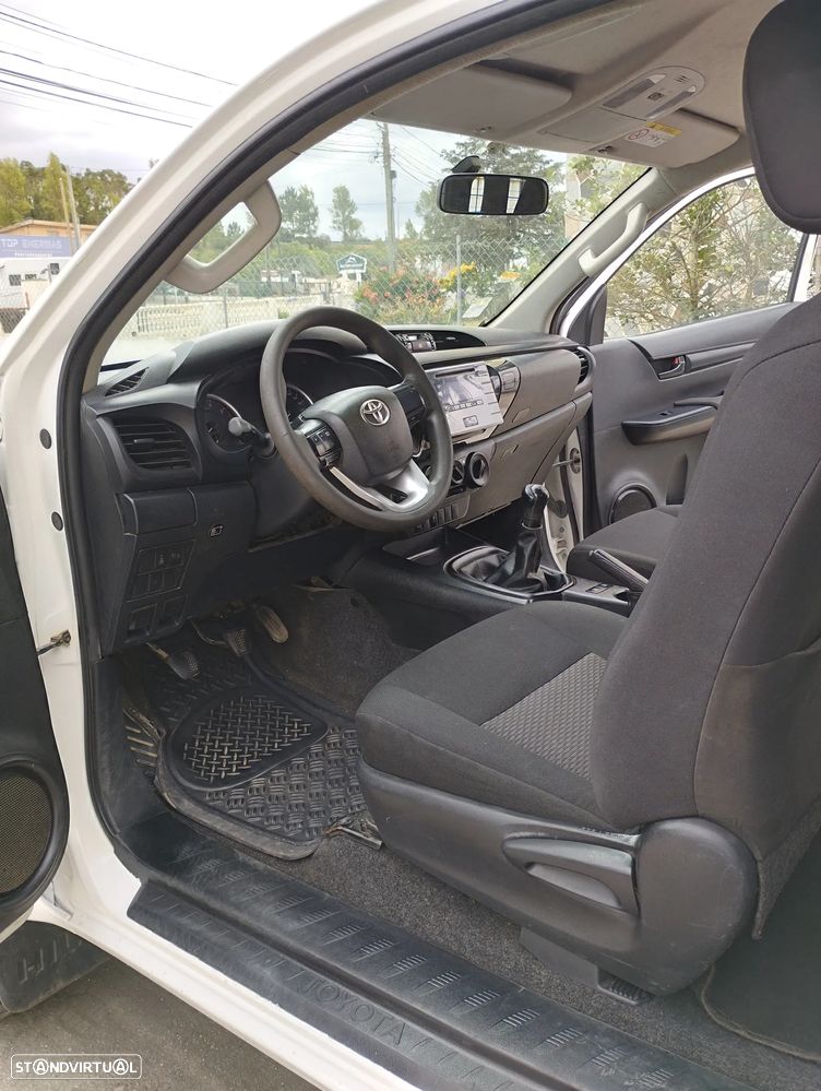 Toyota Hilux 2.4 D-4D 4WD CD CM - 8