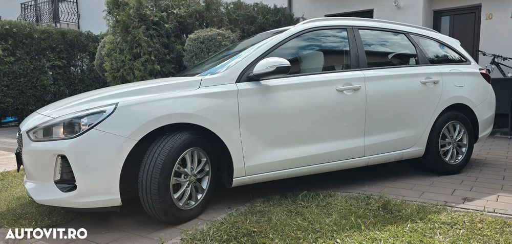 Hyundai i30 blue Kombi 1.6 CRDi Style - 1