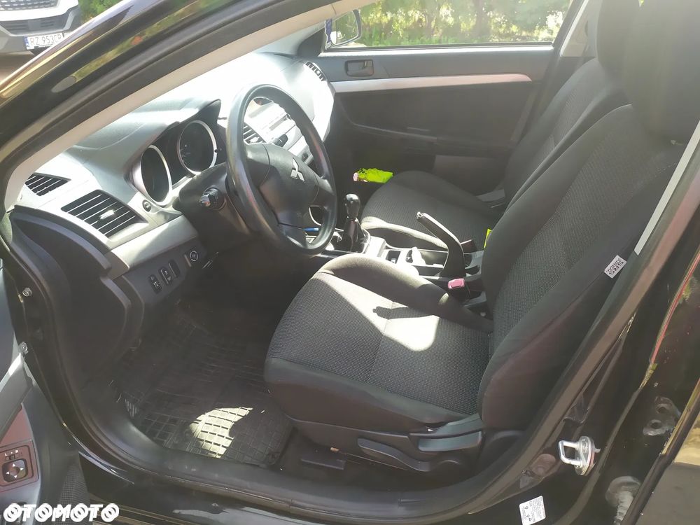 Mitsubishi Lancer 1.6 Inform - 12
