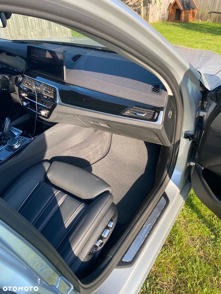 BMW Seria 5 530d Touring Luxury Line - 24