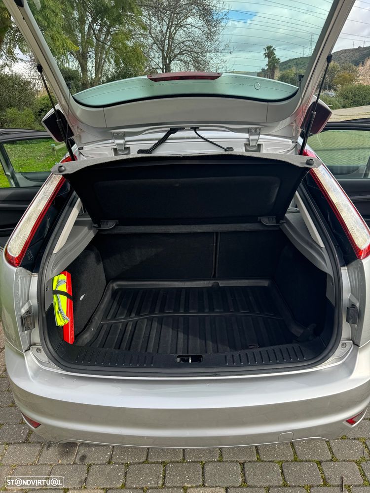 Ford Focus 1.6 TDCi Connection - 16