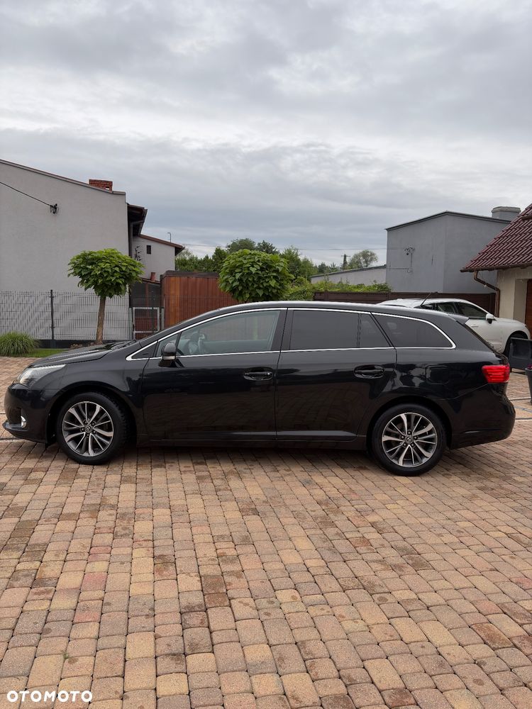 Toyota Avensis 2.0 D-4D Premium - 15