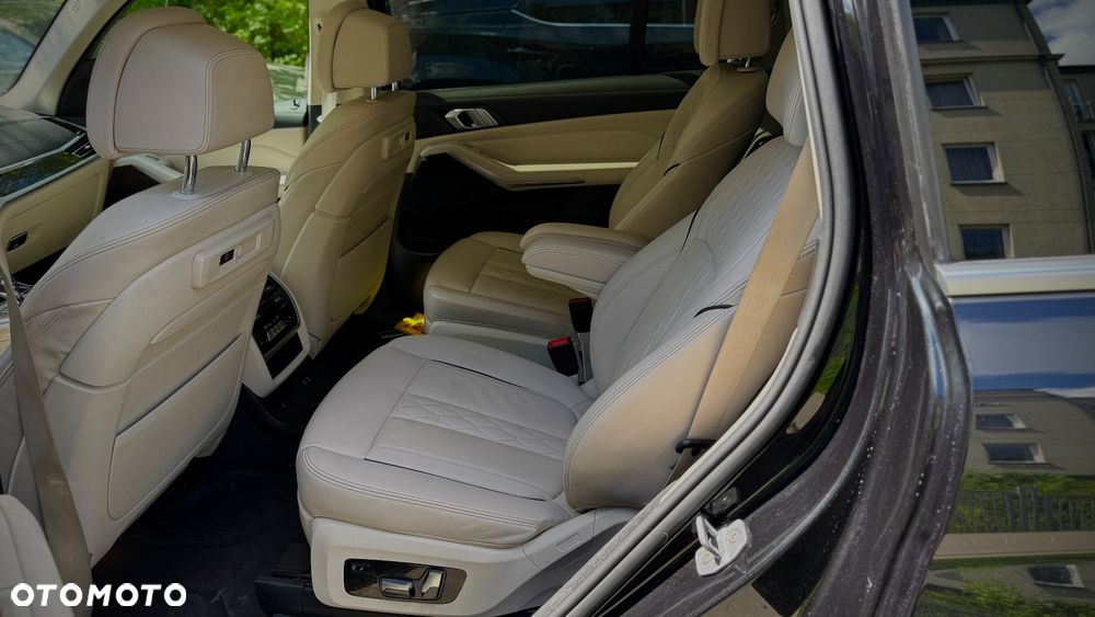 BMW X7 xDrive40i - 8