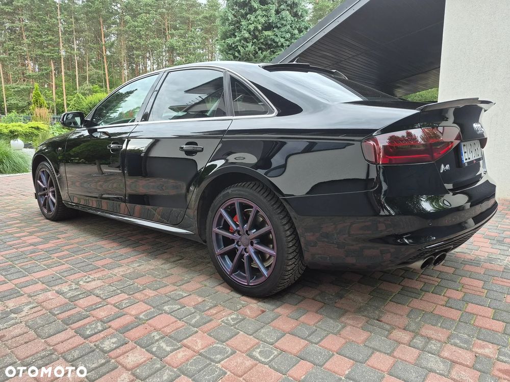 Audi A4 Limousine - 4