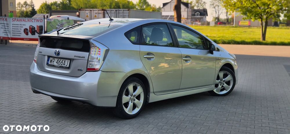 Toyota Prius (Hybrid) Life - 30