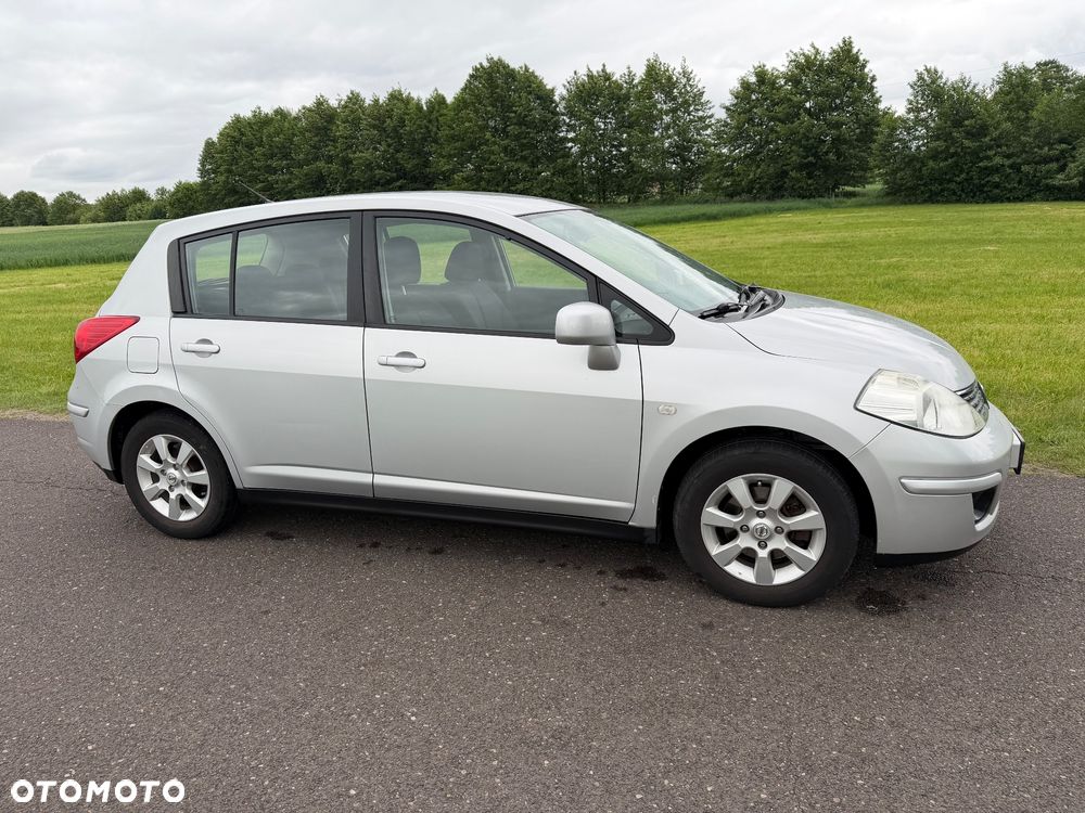 Nissan Tiida - 2