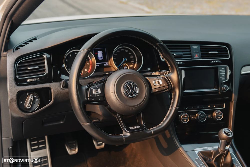 VW Golf R 4Motion BlueMotion - 22