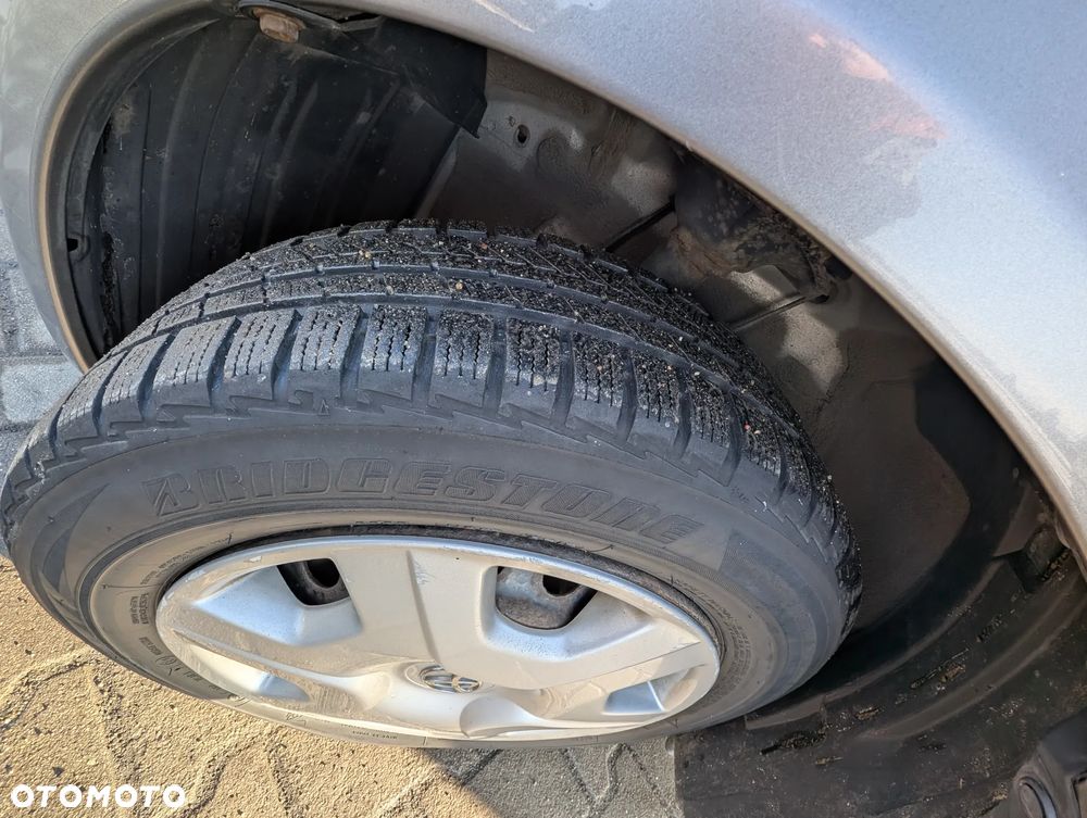 Toyota Yaris 1.3 - 36