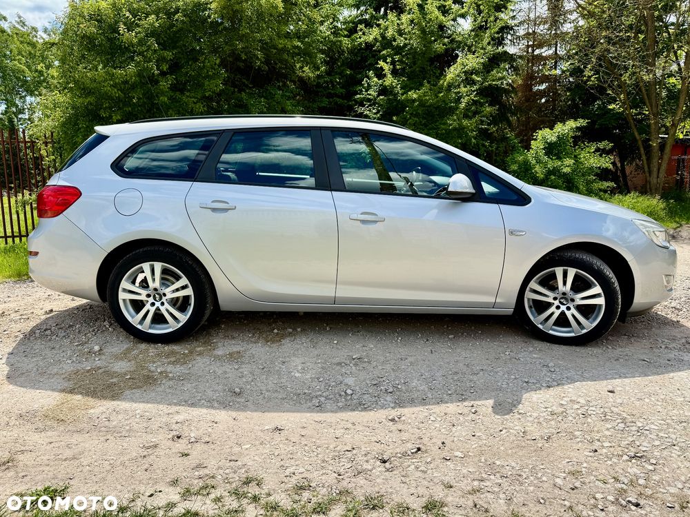Opel Astra 1.6 Caravan - 10