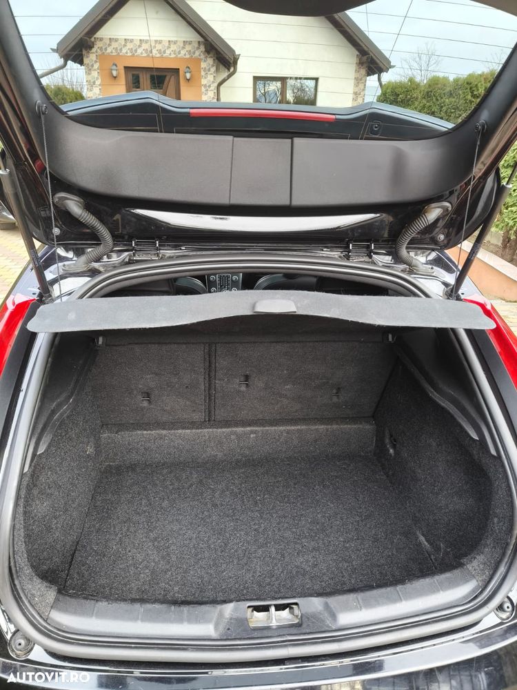 Volvo V40 T3 Geartronic RDesign - 14