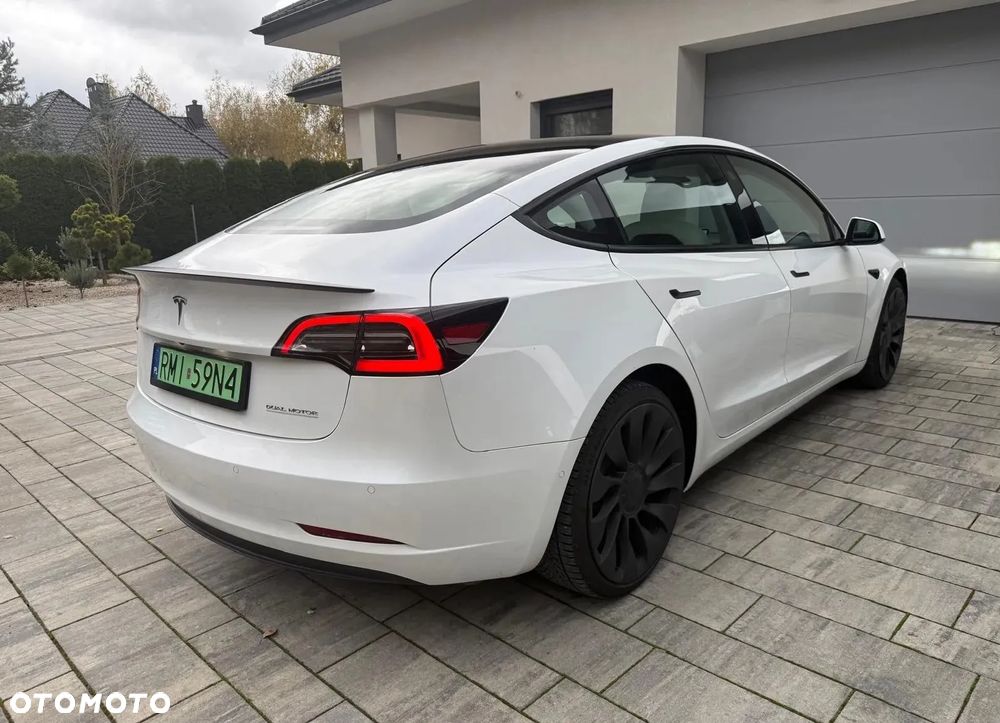 Tesla Model 3 - 3
