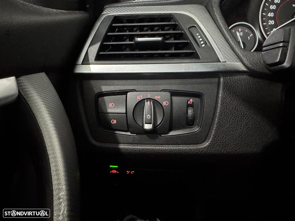 BMW 330 e iPerformance Pack M - 17