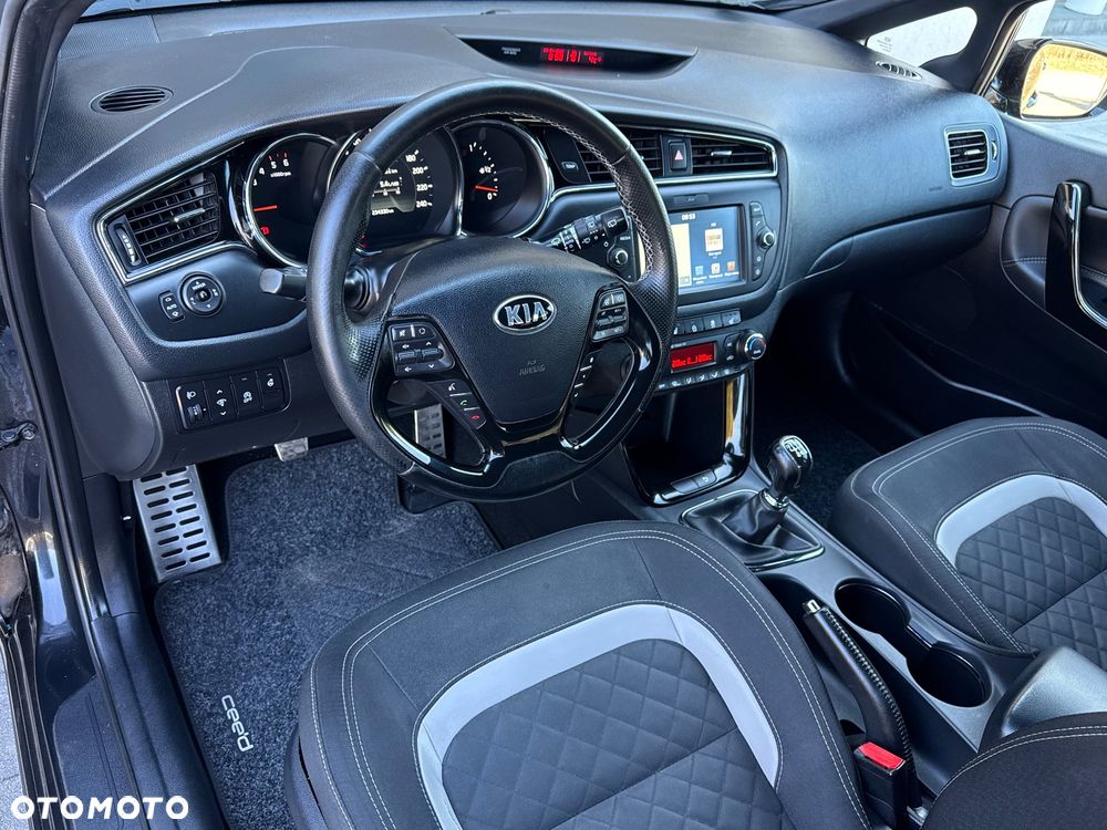 Kia Ceed 1.6 CRDi 136 ISG GT Line - 16